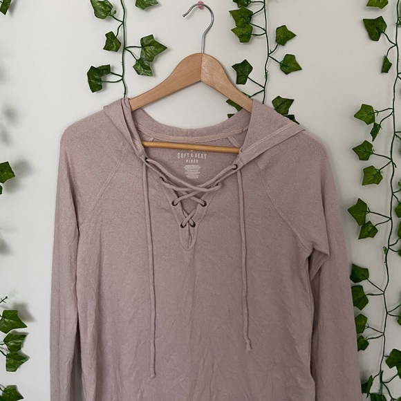 soft pink long sleeve with neckline detailing - Picture 2 of 3
